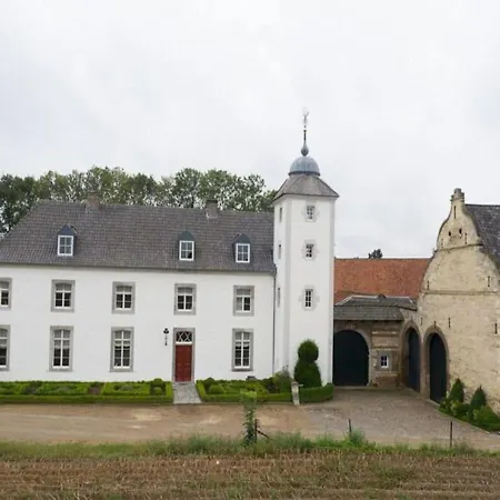 Stately 16-person Manor Farm In South Limburg Nyaraló Schimmert