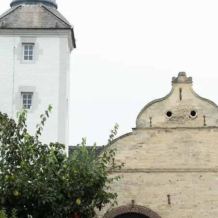 Сasa de vacaciones Stately 16-person Manor Farm In South Limburg Schimmert