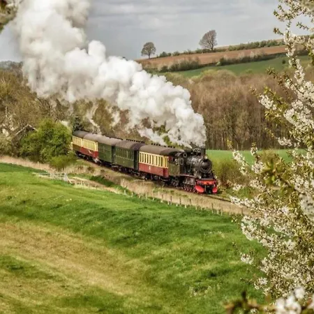 Nyaraló Stately 16-person Manor Farm In South Limburg Schimmert