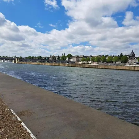 Nyaraló Stately 16-person Manor Farm In South Limburg *