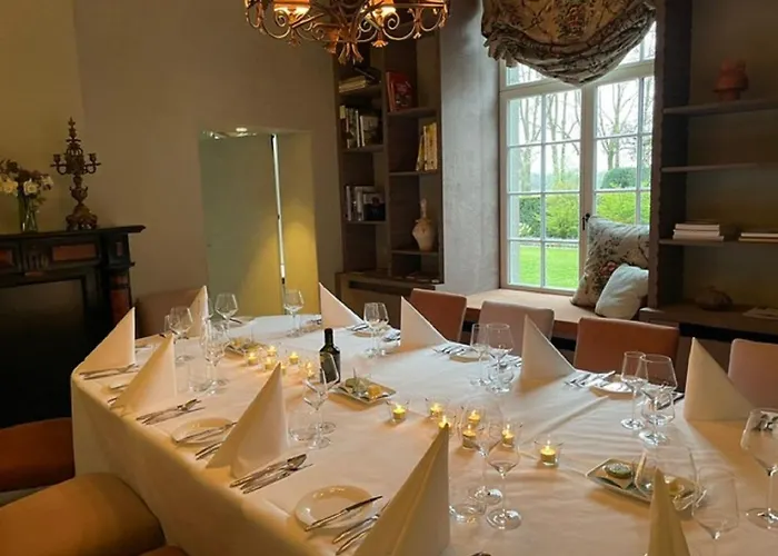 Vakantiehuis Stately 16-person Manor Farm In South Limburg