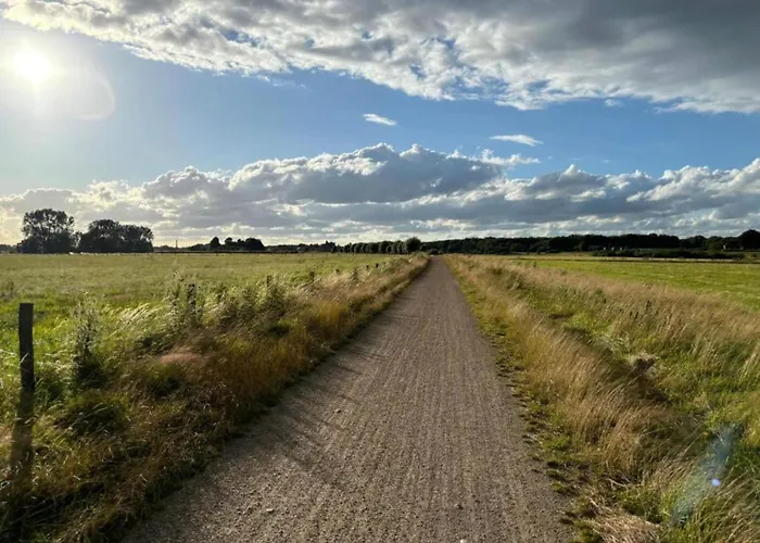 Stately 16-person Manor Farm In South Limburg Vakantiehuis Schimmert