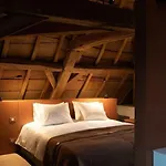 Stately 16-person Manor Farm In South Limburg 別荘