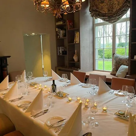Dom wakacyjny Stately 16-person Manor Farm In South Limburg