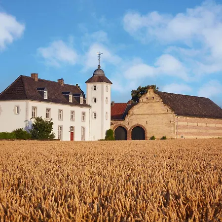 Stately 16-person Manor Farm In South Limburg Dom wakacyjny *