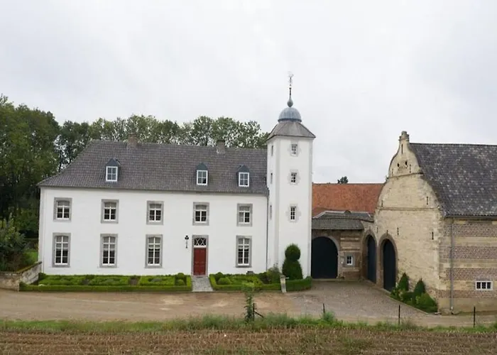 Stately 16-person Manor Farm In South Limburg Дом отдыха Schimmert