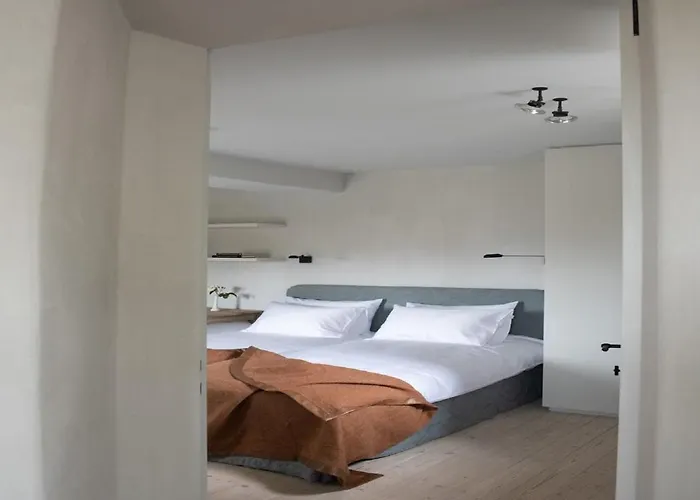 Дом отдыха Stately 16-person Manor Farm In South Limburg *